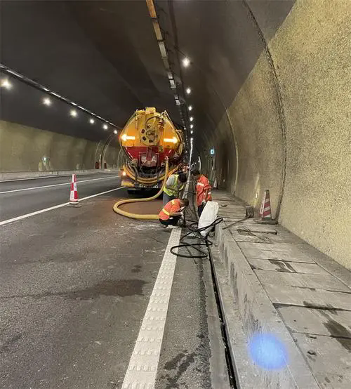 威宁隧道排水渠清淤